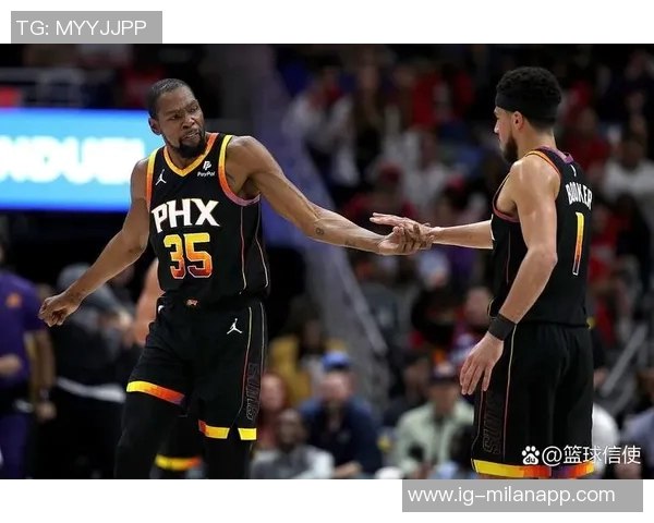 布克上半场表现出色17分钟内高效贡献13分5助攻2抢断助力球队攻防两端