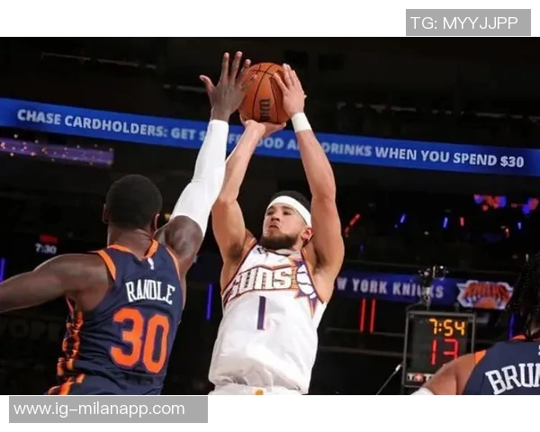 布克自信迎战卡鲁索顶级防守时刻展现实力